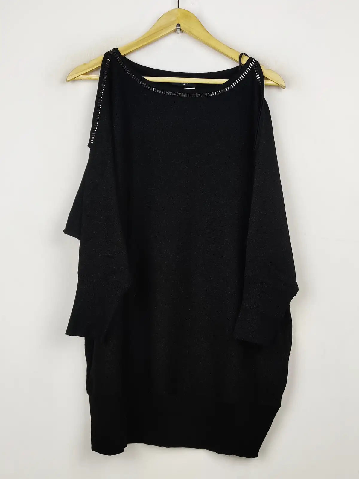 Buy online pre-used pre-loved 100% authentic & Original branded Wallis (WT-7154) available in Pakistan. Top international brands avilable.