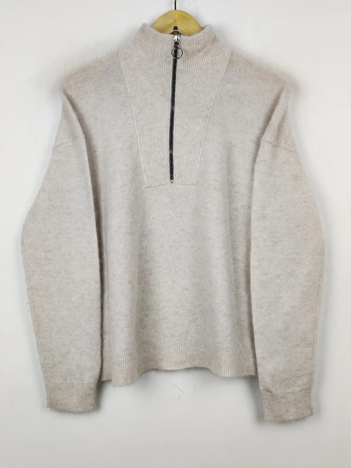 Buy online pre-used pre-loved 100% authentic & Original branded Marcopolo (WT-7661) available in Pakistan. Top international brands avilable.