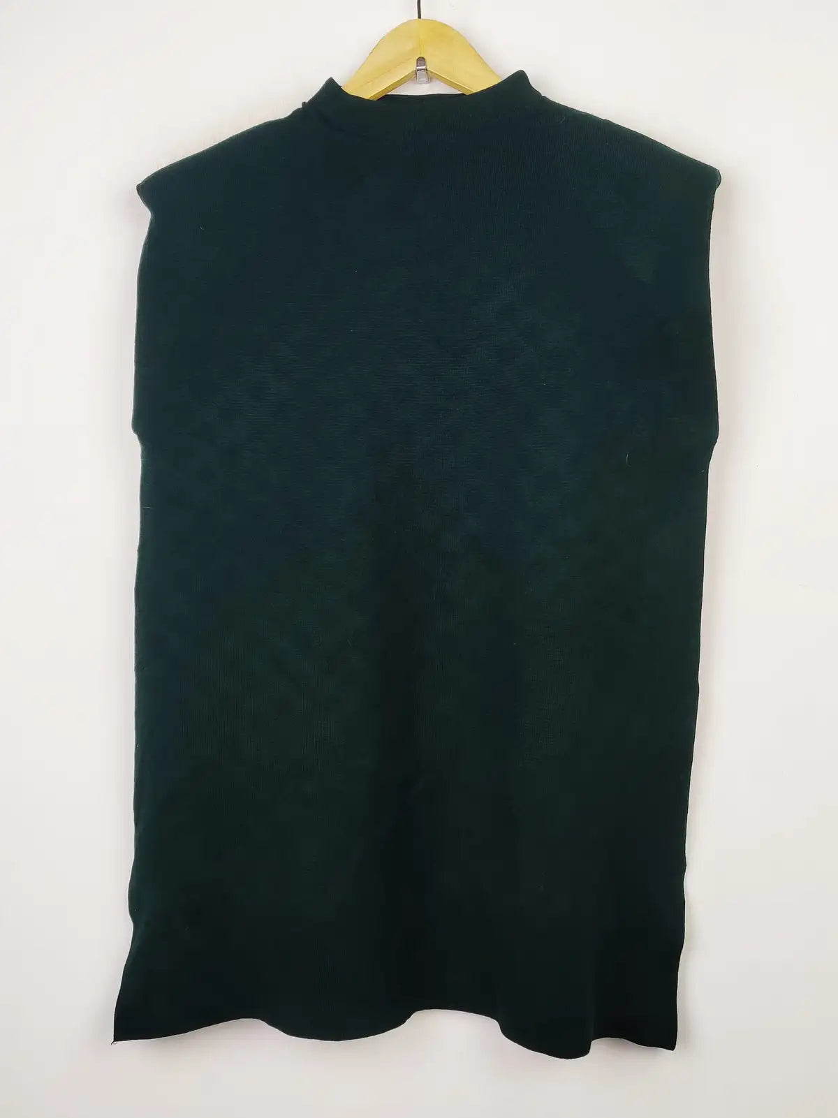 Buy online pre-used pre-loved 100% authentic & Original branded Zara (WT-7731) available in Pakistan. Top international brands avilable.