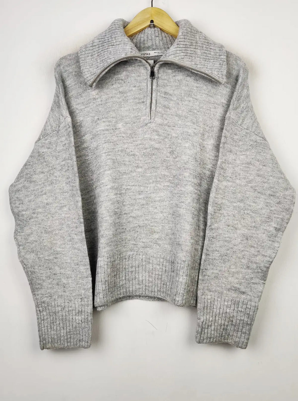 Buy online pre-used pre-loved 100% authentic & Original branded Bershka (WT-7733) available in Pakistan. Top international brands avilable.