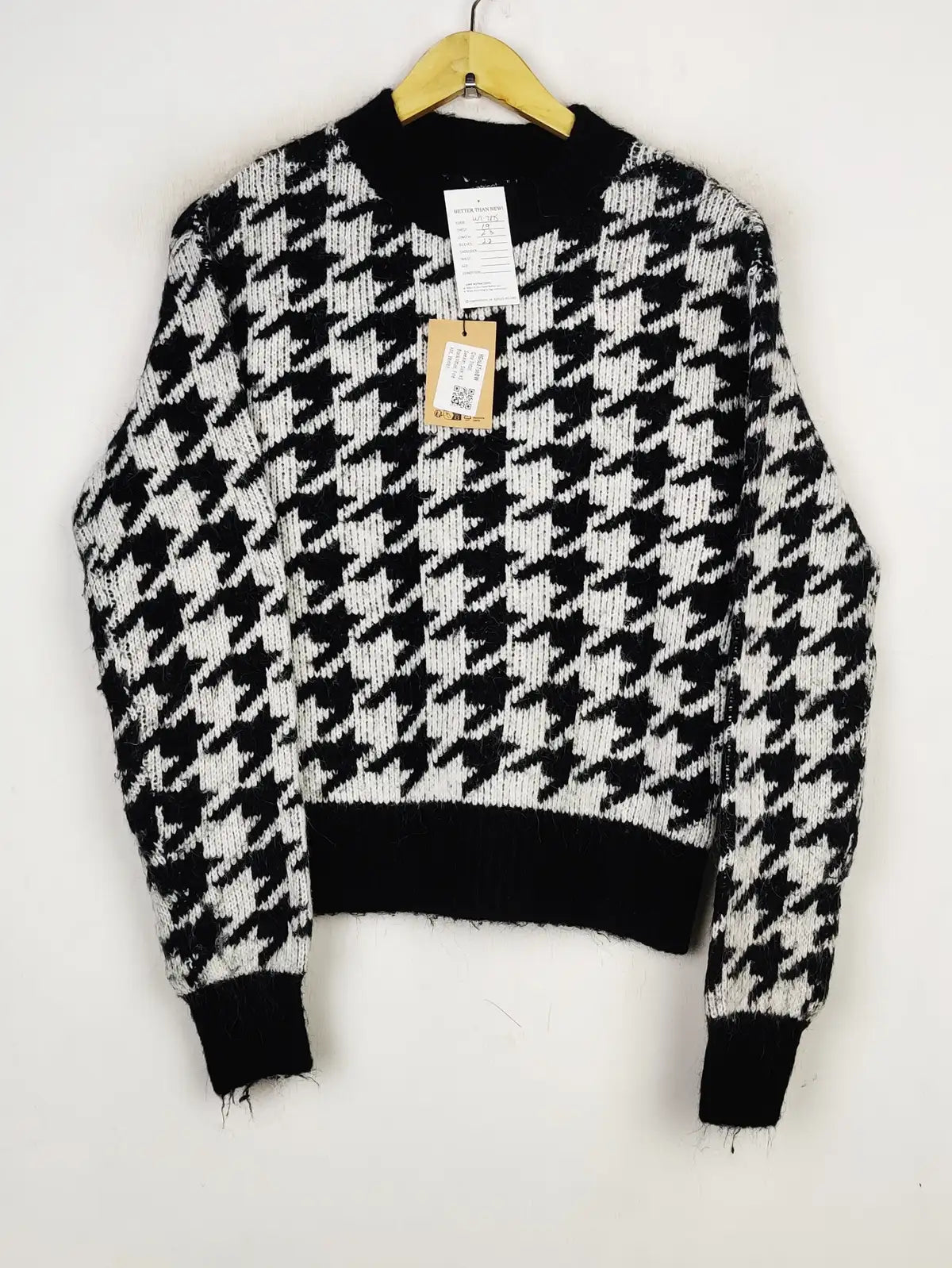 Buy online pre-used pre-loved 100% authentic & Original branded Gina Tricot (WT-7875) available in Pakistan. Top international brands avilable.