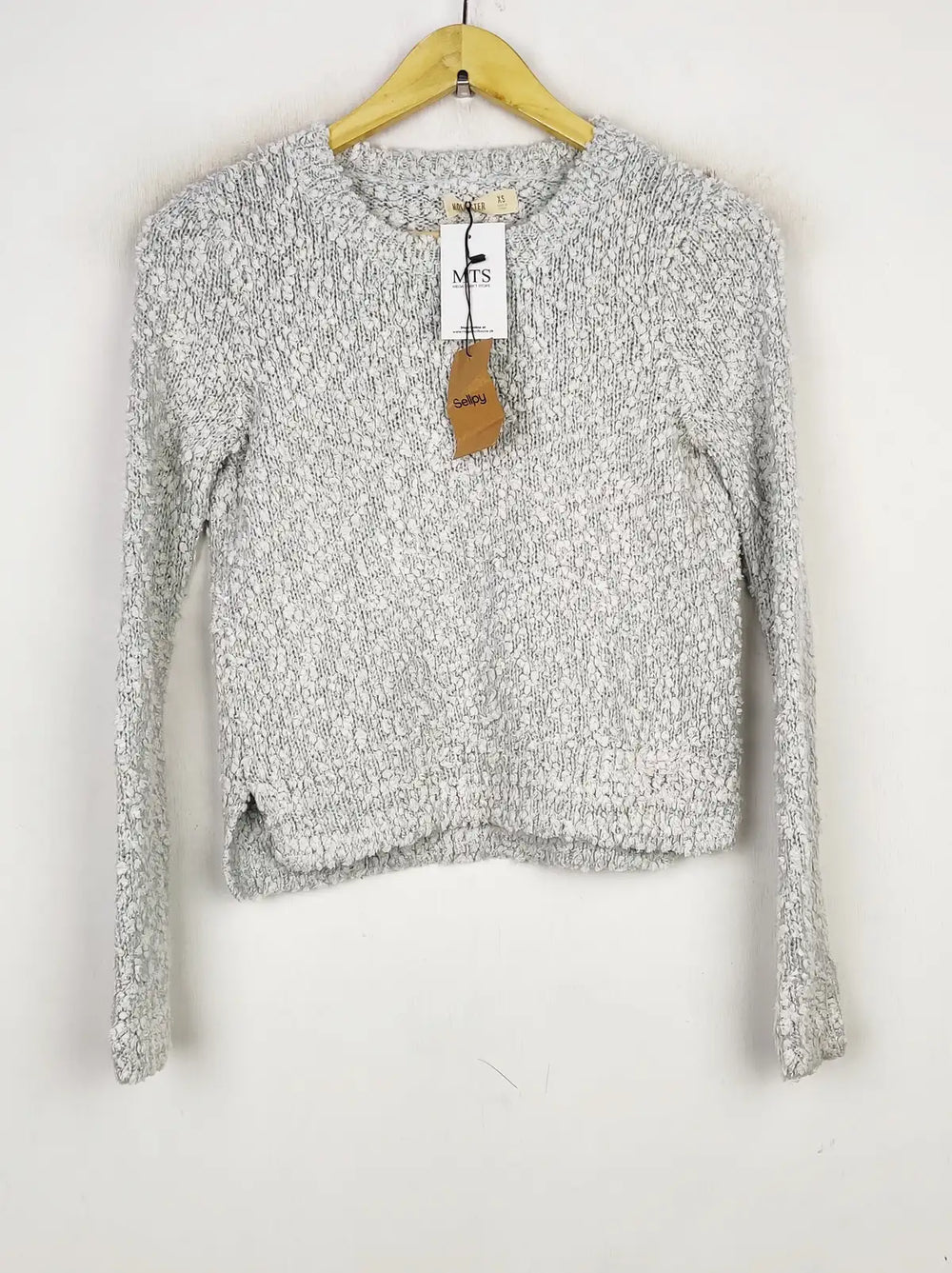 Buy online pre-used pre-loved 100% authentic & Original branded Hollister (WT-7878) available in Pakistan. Top international brands avilable.