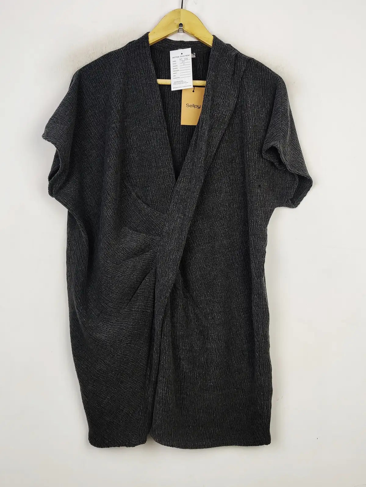 Buy online pre-used pre-loved 100% authentic & Original branded H&M (WT-7893) available in Pakistan. Top international brands avilable.