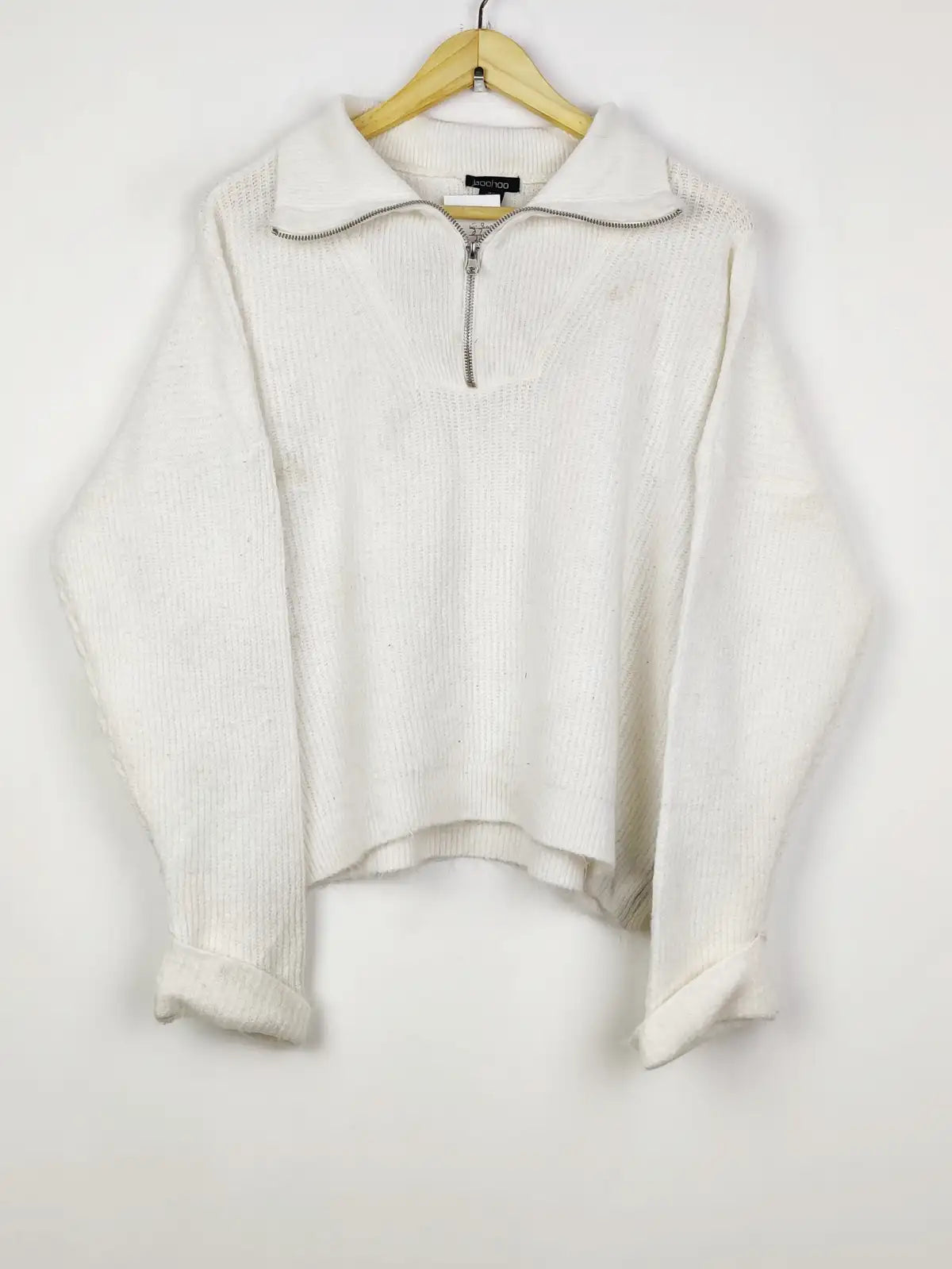 Buy online pre-used pre-loved 100% authentic & Original branded Boohoo (WT-8001) available in Pakistan. Top international brands avilable.