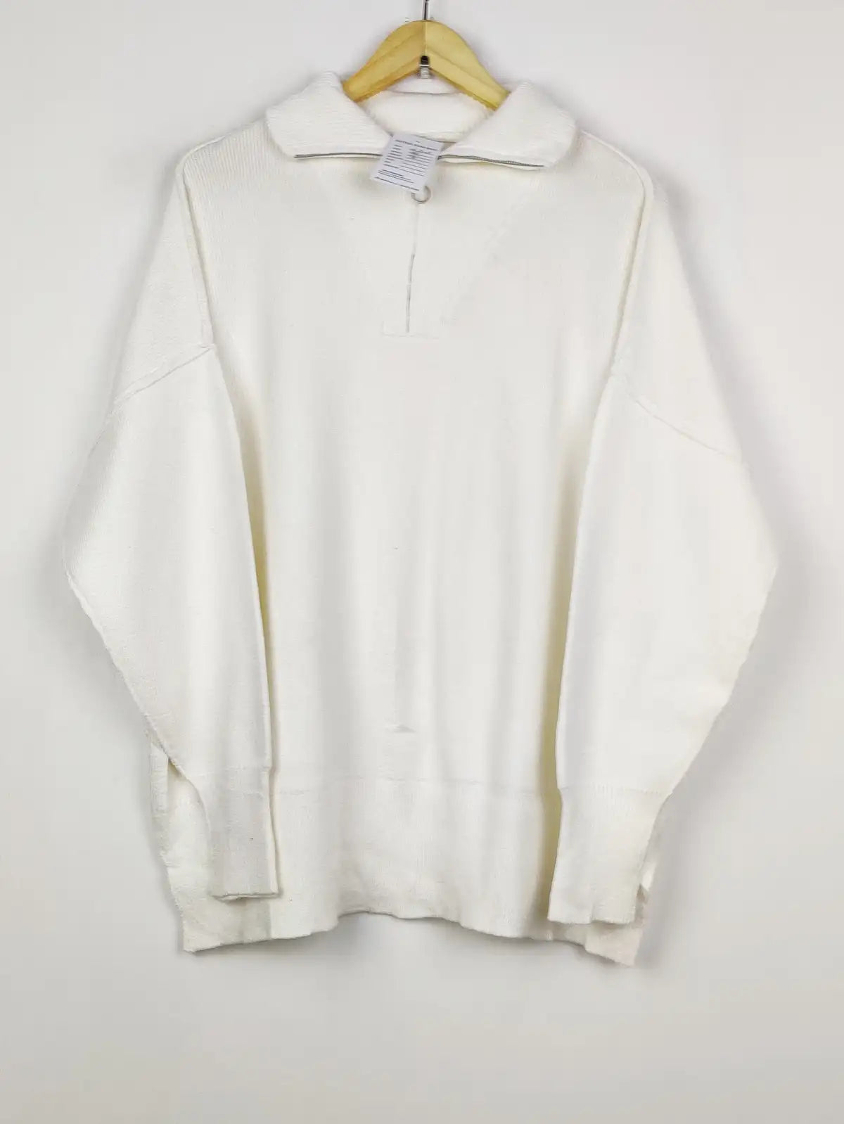 Buy online pre-used pre-loved 100% authentic & Original branded Unknown Brand (WT-8009) available in Pakistan. Top international brands avilable.