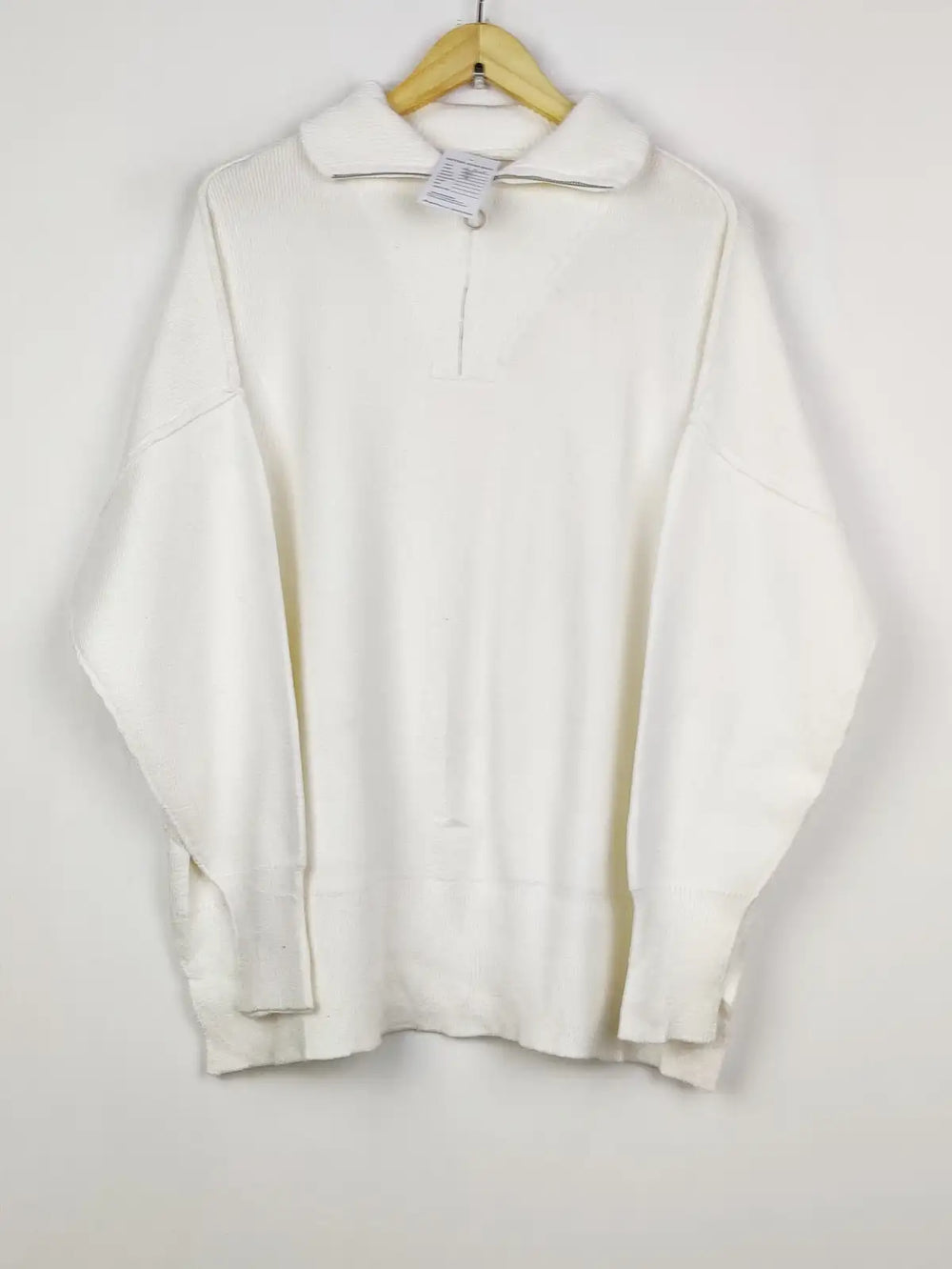 Buy online pre-used pre-loved 100% authentic & Original branded Unknown Brand (WT-8009) available in Pakistan. Top international brands avilable.