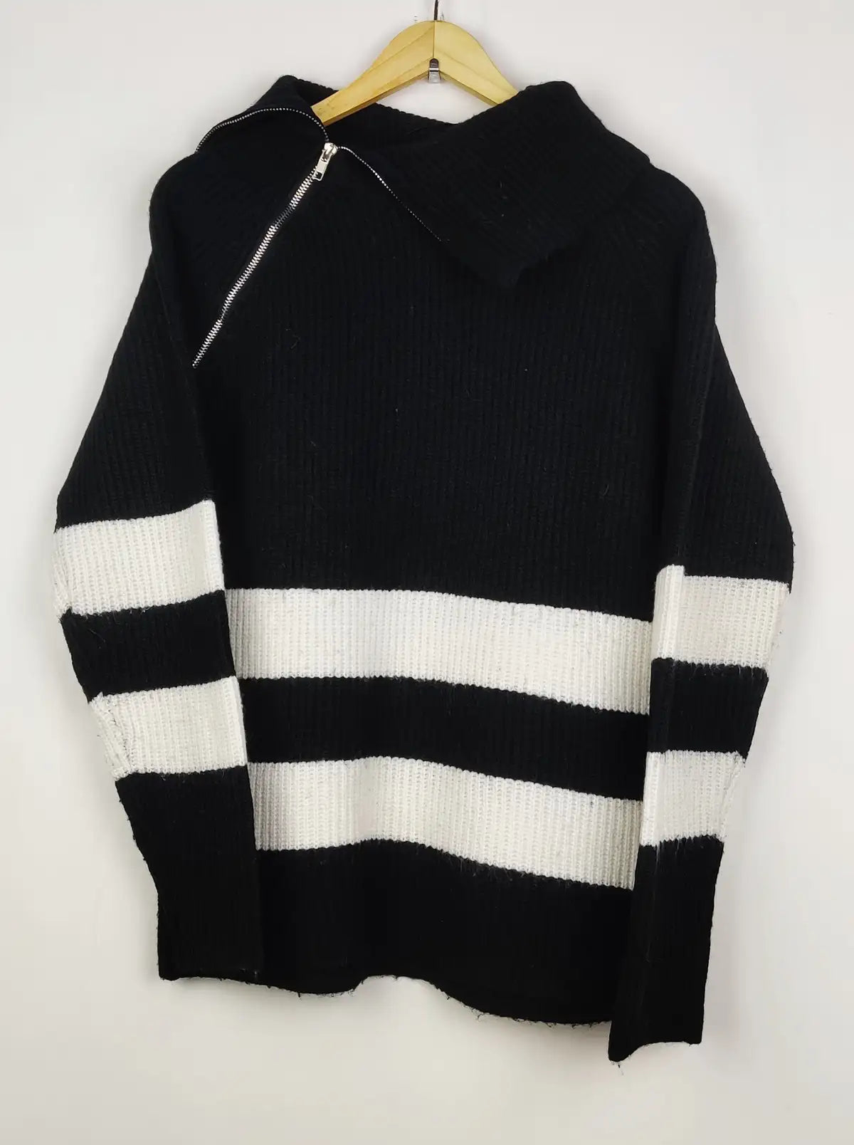 Buy online pre-used pre-loved 100% authentic & Original branded Naoise (WT-8010) available in Pakistan. Top international brands avilable.