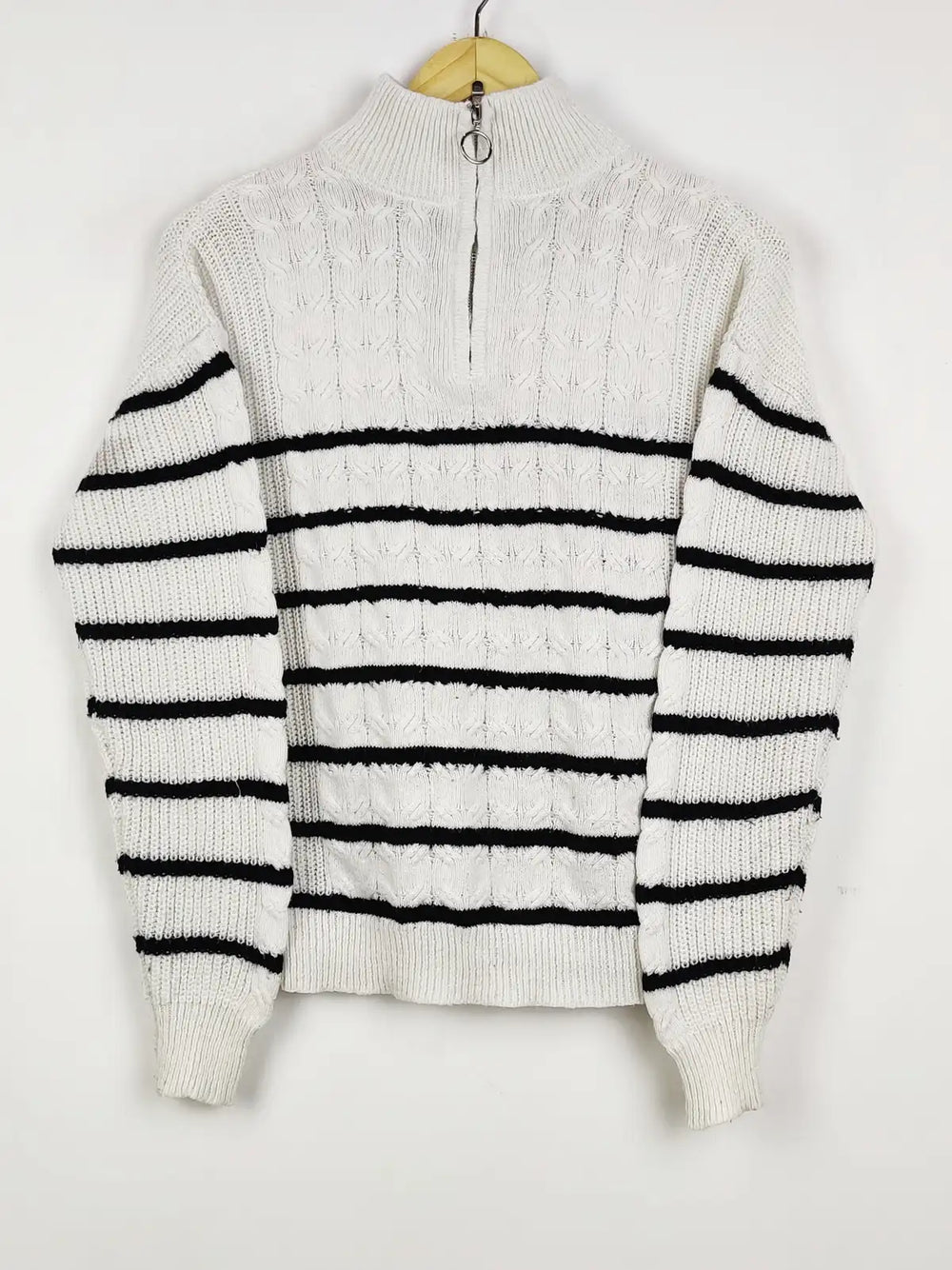 Buy online pre-used pre-loved 100% authentic & Original branded Unknown Brand (WT-8025) available in Pakistan. Top international brands avilable.