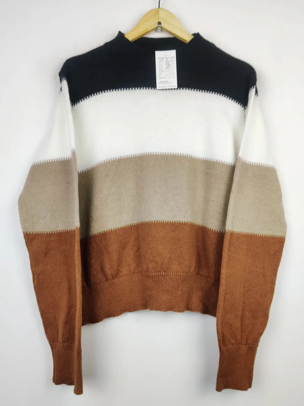 Buy online pre-used pre-loved 100% authentic & Original branded Unknown Brand (WT-8215) available in Pakistan. Top international brands avilable.