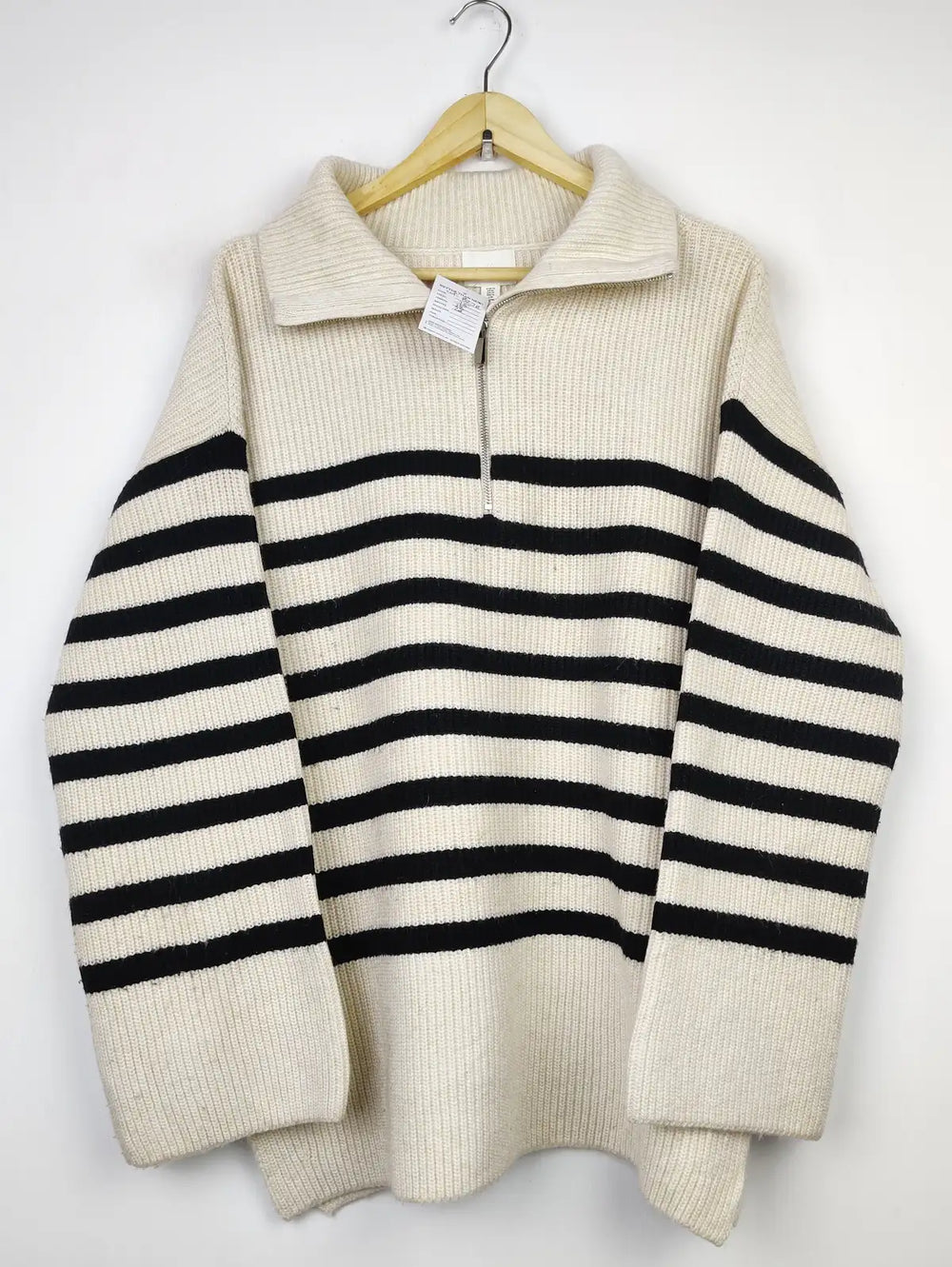 Buy online pre-used pre-loved 100% authentic & Original branded H&M (WT-8278) available in Pakistan. Top international brands avilable.