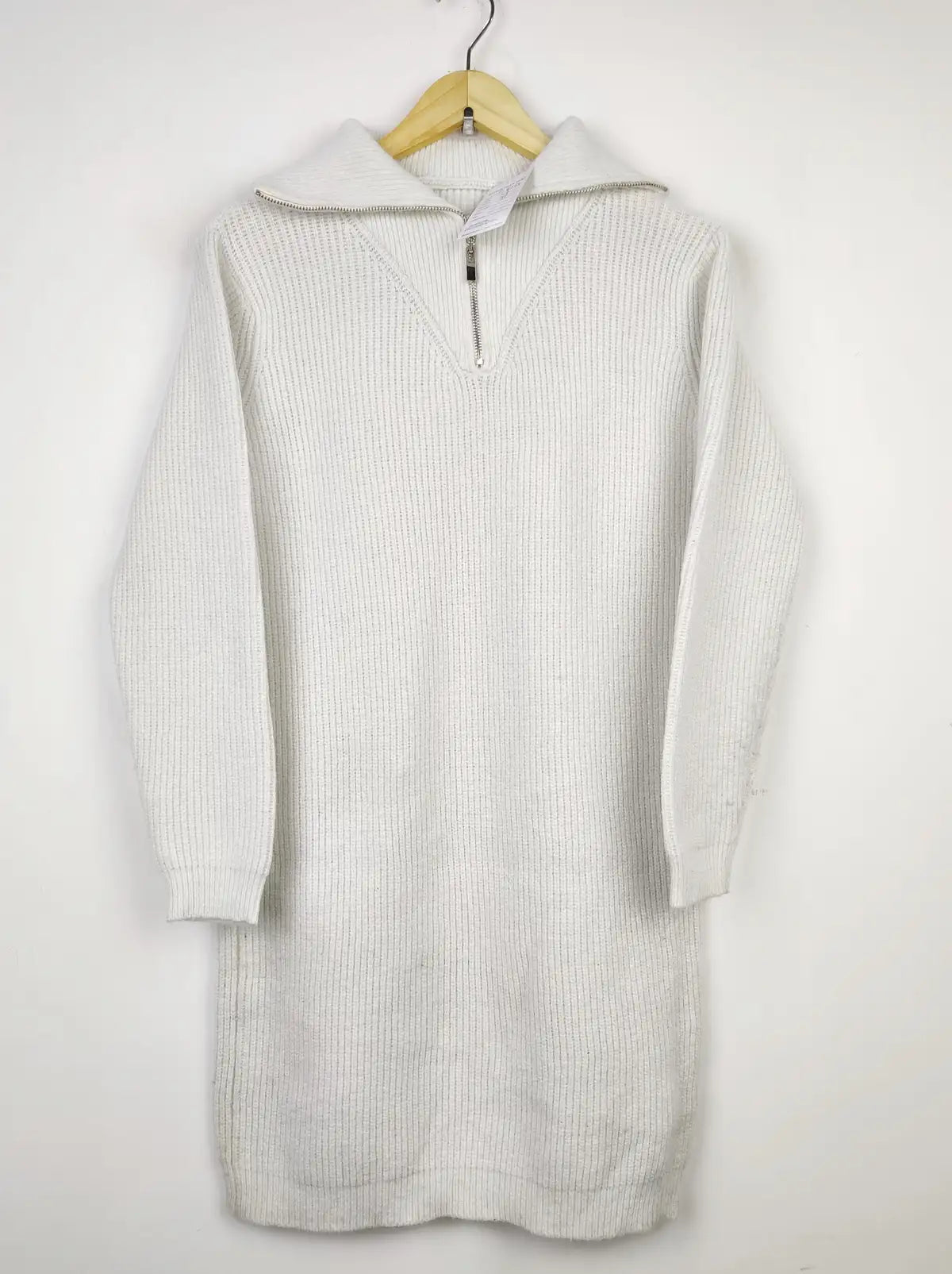 Buy online pre-used pre-loved 100% authentic & Original branded Dreamers (WT-8294) available in Pakistan. Top international brands avilable.