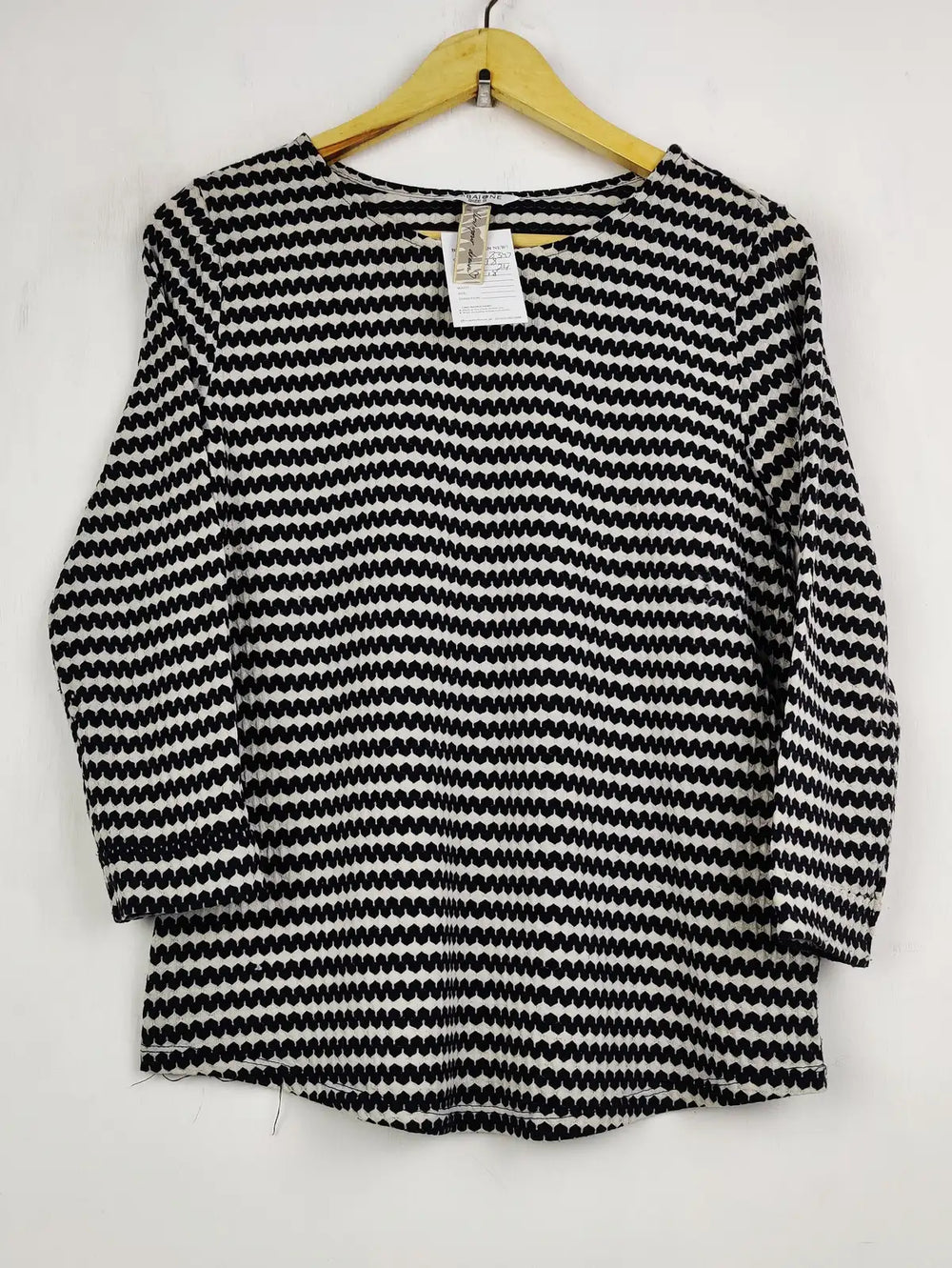 Buy online pre-used pre-loved 100% authentic & Original branded Zabai One (WT-8347) available in Pakistan. Top international brands avilable.