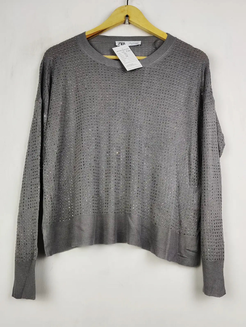Buy online pre-used pre-loved 100% authentic & Original branded Zara (WT-8382) available in Pakistan. Top international brands avilable.