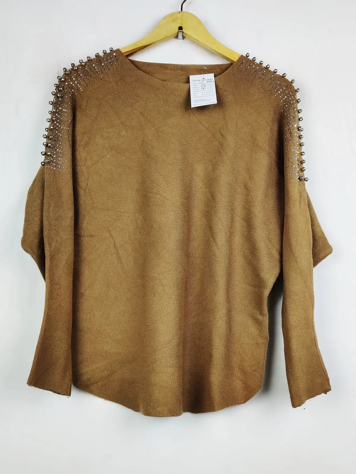 Buy online pre-used pre-loved 100% authentic & Original branded Unknown Brand (WT-8392) available in Pakistan. Top international brands avilable.