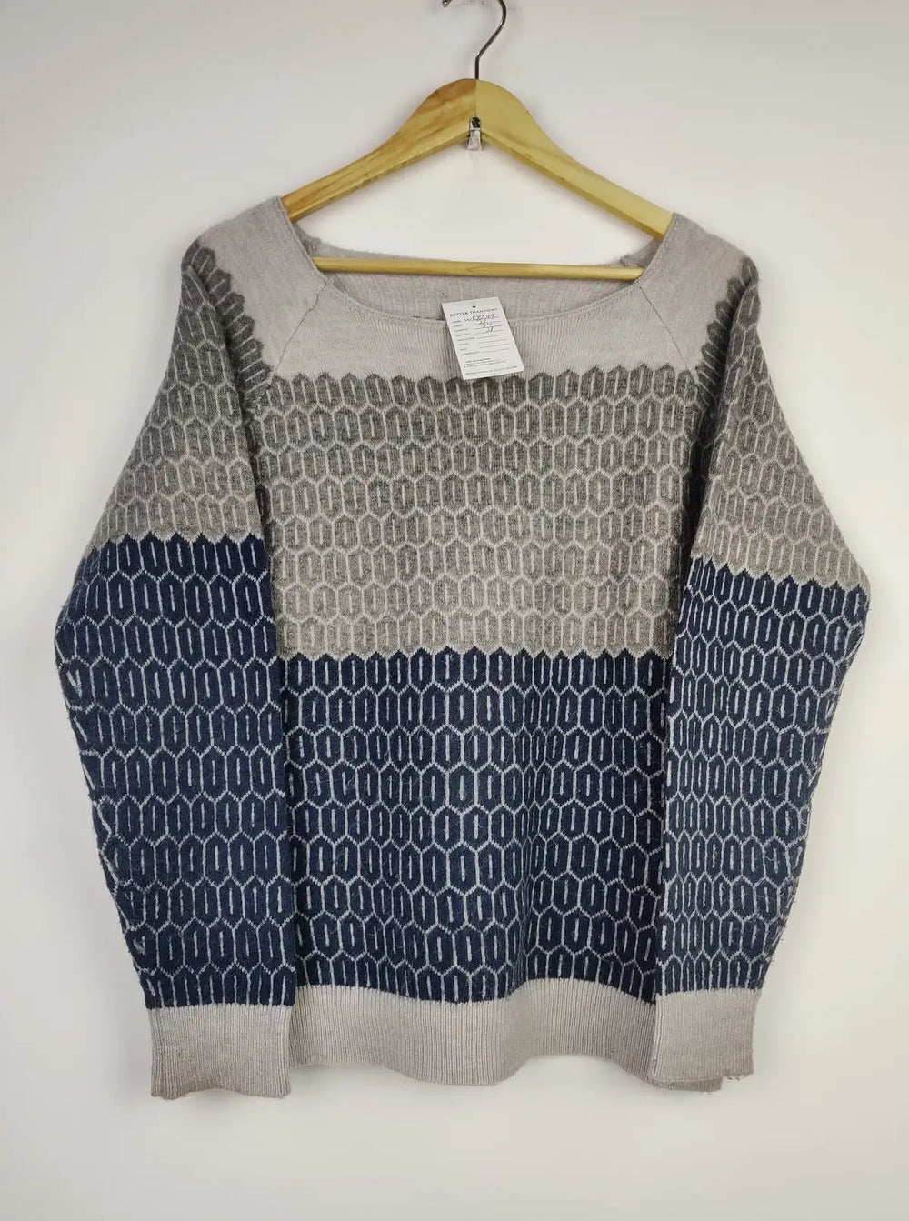 Buy online pre-used pre-loved 100% authentic & Original branded Unknown Brand (WT-8749) available in Pakistan. Top international brands avilable.