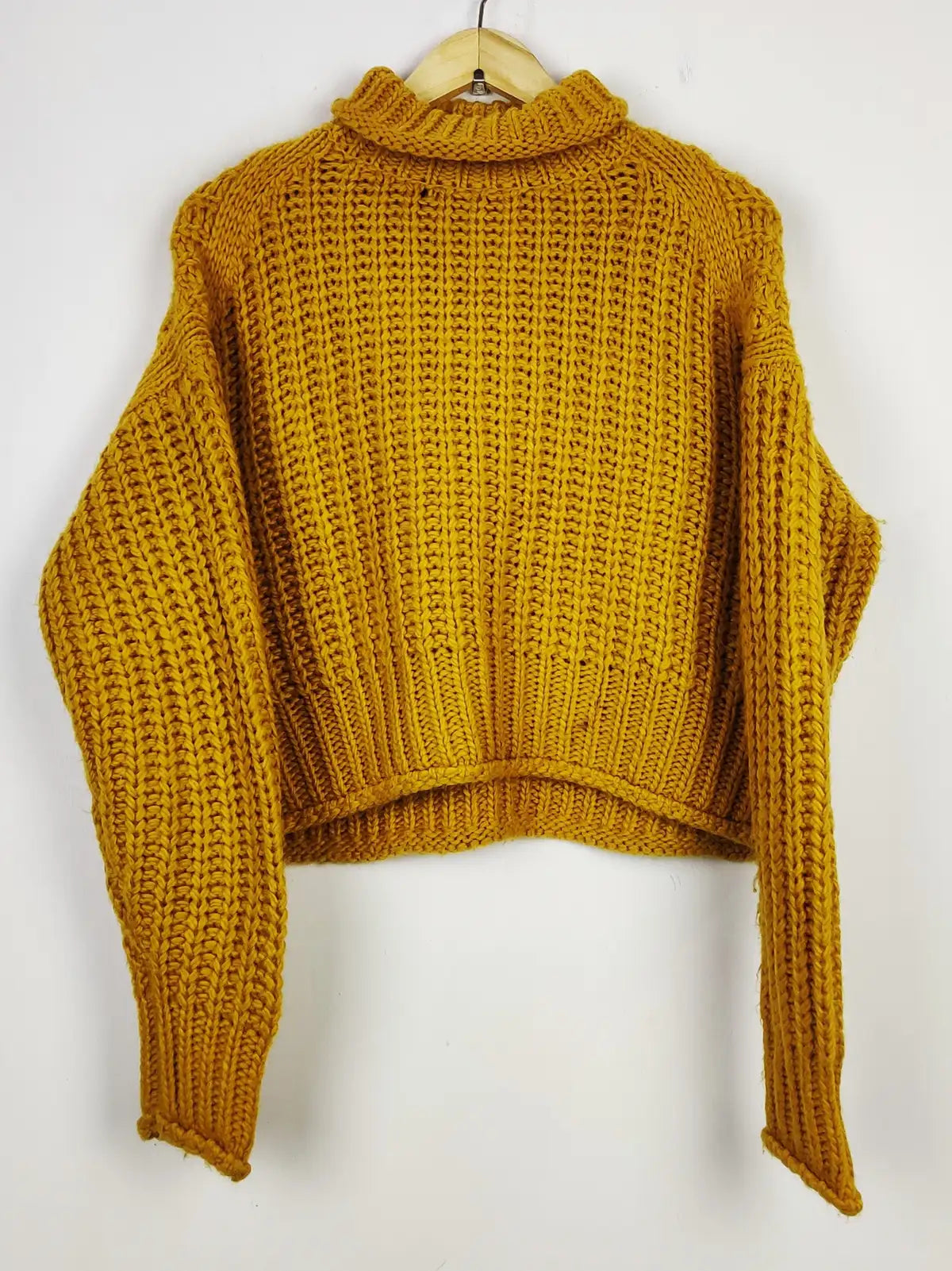 Buy online pre-used pre-loved 100% authentic & Original branded H&M (WT-9015) available in Pakistan. Top international brands avilable.