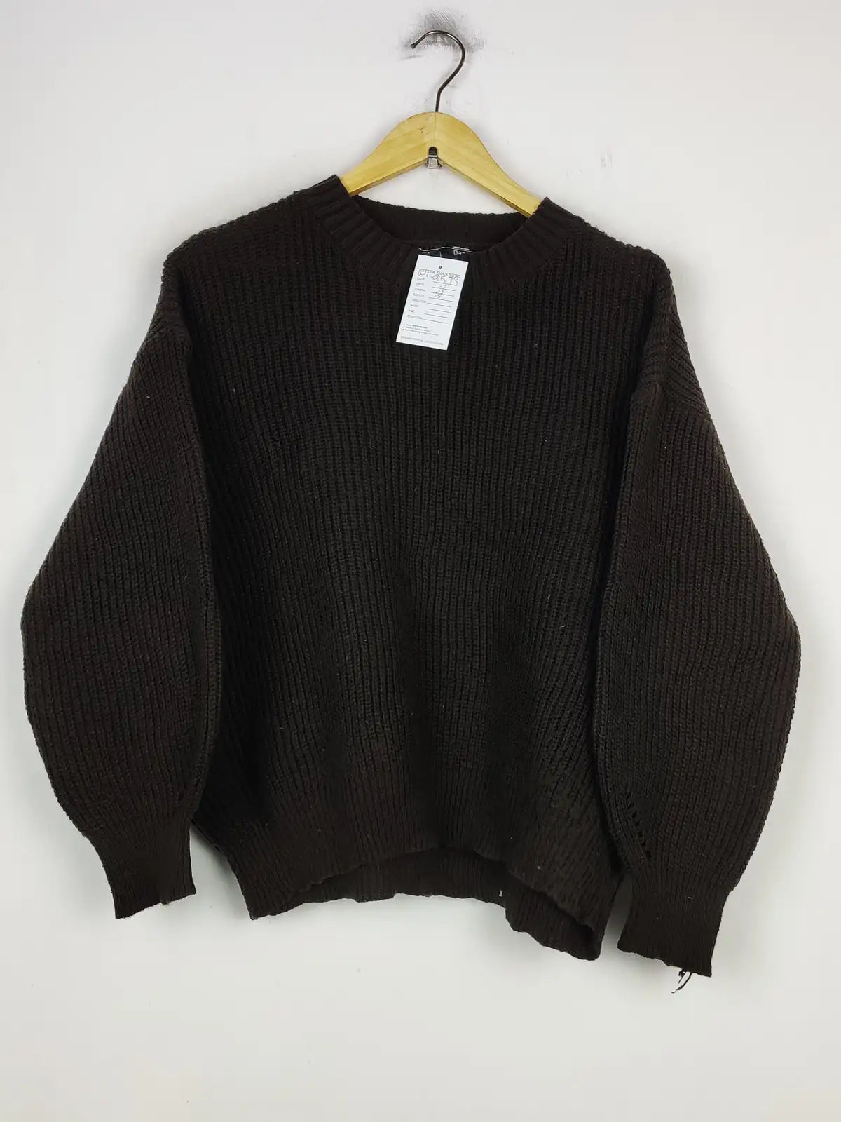 Buy online pre-used pre-loved 100% authentic & Original branded Dazy (WT-9573) available in Pakistan. Top international brands avilable.